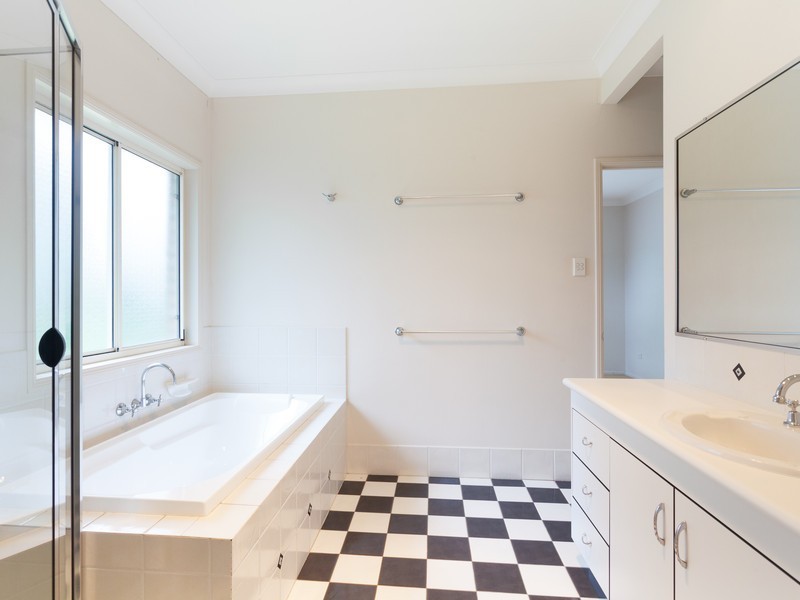 32 Eastwood Drive, Mansfield QLD 4122