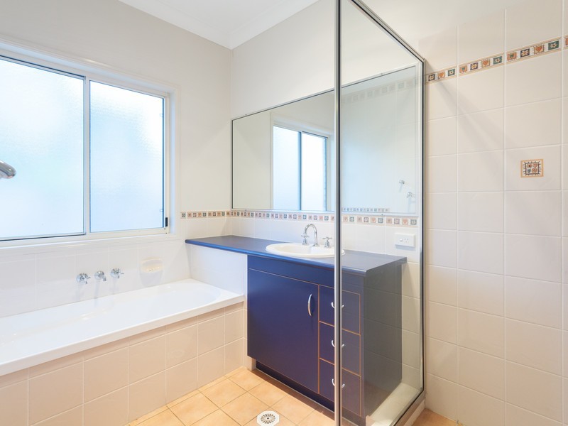 32 Eastwood Drive, Mansfield QLD 4122