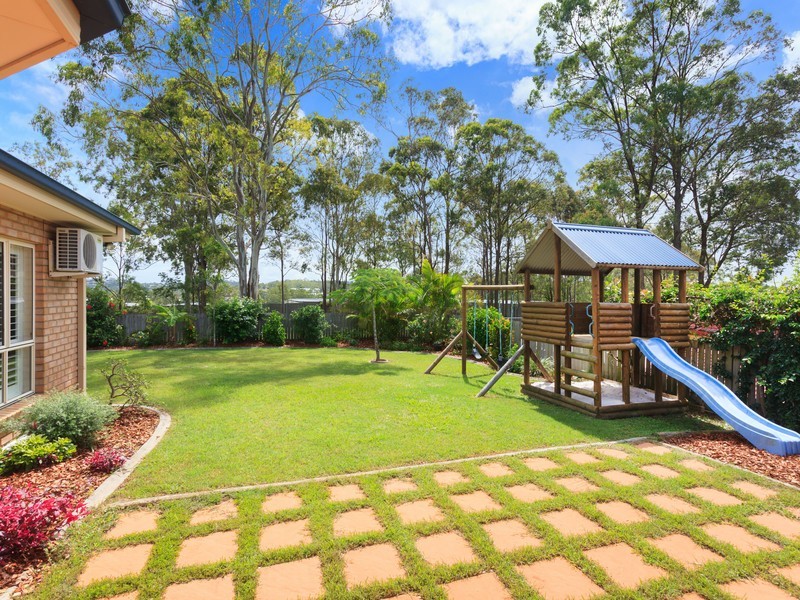 32 Eastwood Drive, Mansfield QLD 4122