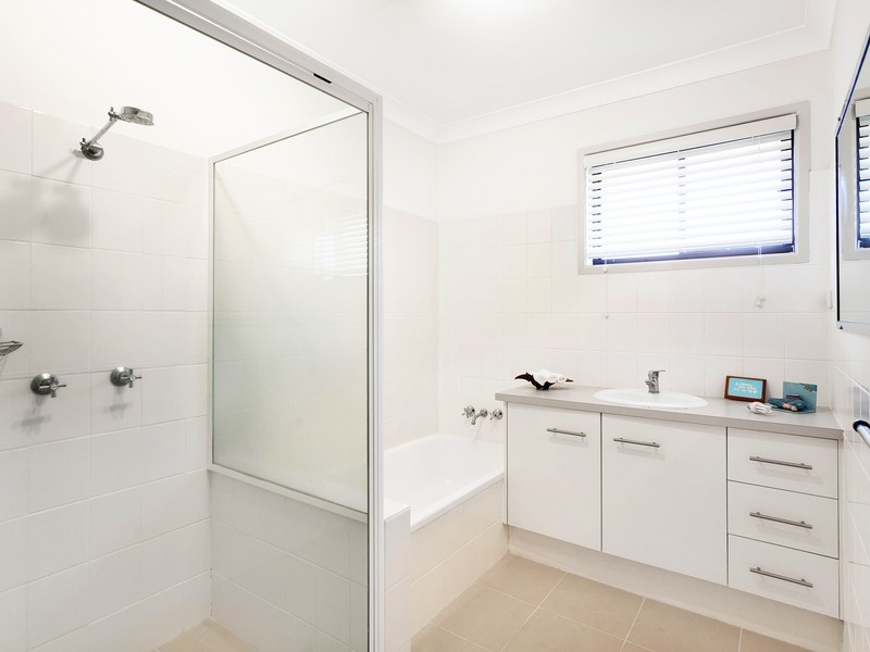 10 Winthrop, Wishart QLD 4122