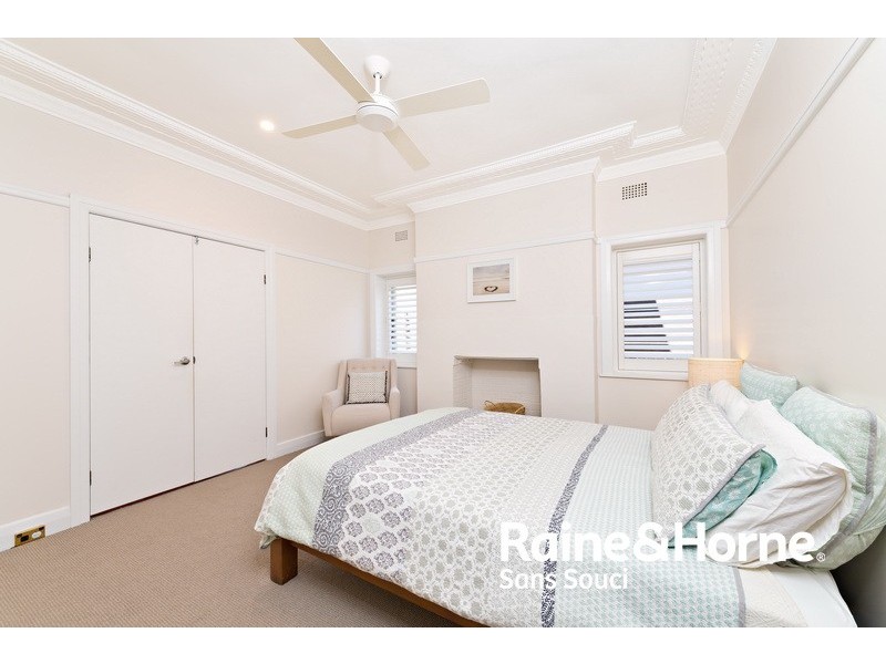 8 Dewrang Street, Carss Park NSW 2221