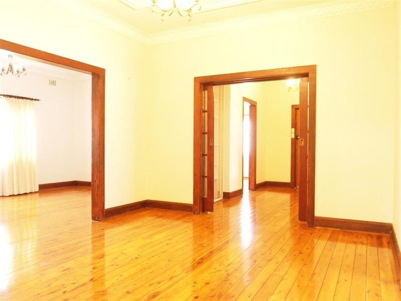 36 Jubilee Avenue, Carlton NSW 2218