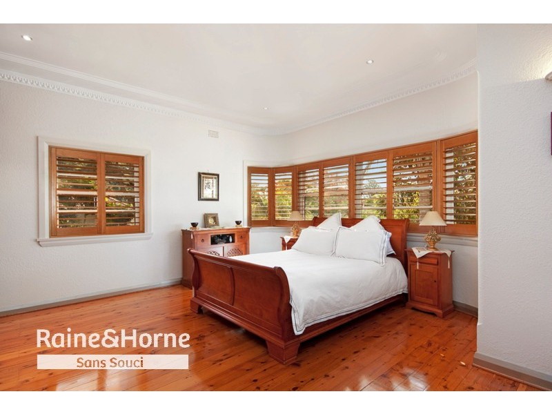 15 Benwerrin Avenue, Carss Park NSW 2221