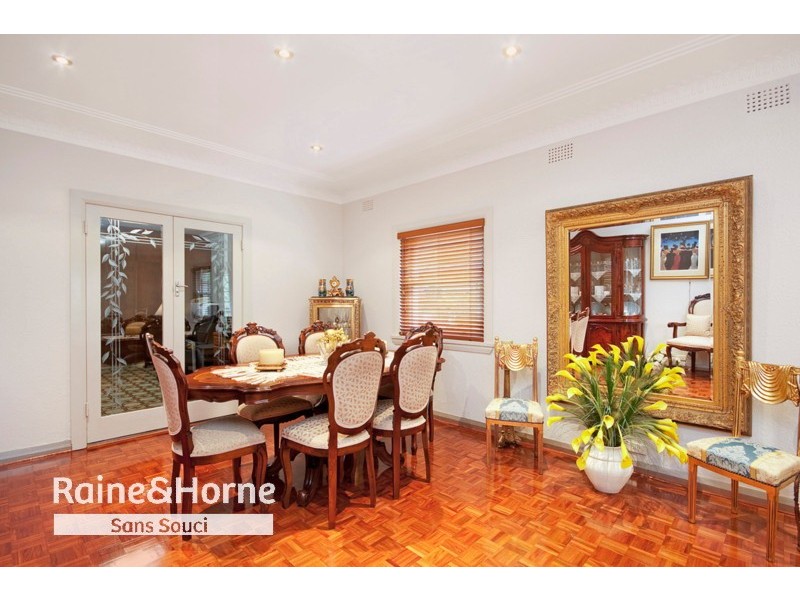 15 Benwerrin Avenue, Carss Park NSW 2221