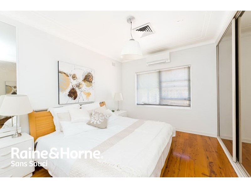 5 Benwerrin Avenue, Carss Park NSW 2221