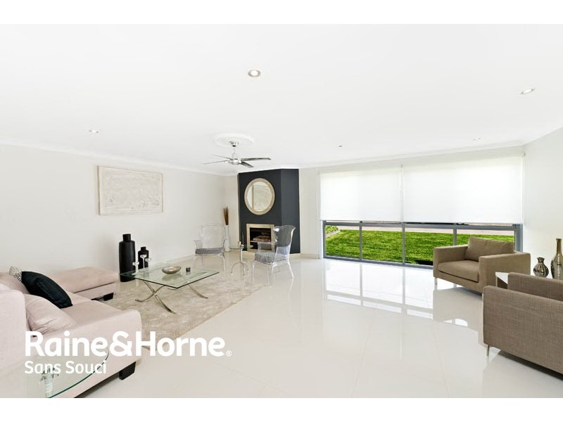 8 Peel Place, Sylvania Waters NSW 2224