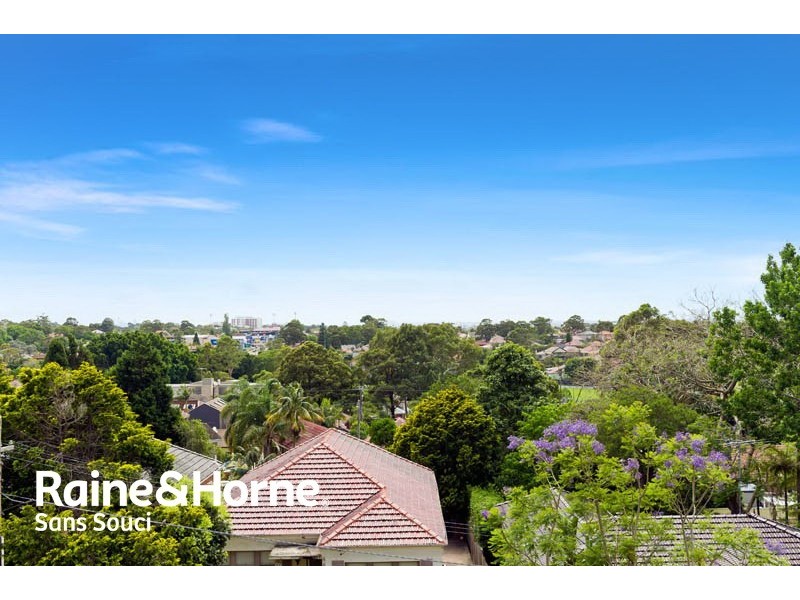 5 Benwerrin Avenue, Carss Park NSW 2221