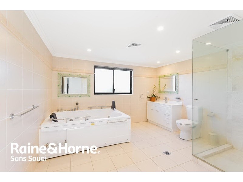 30 Old Taren Point Road, Taren Point NSW 2229