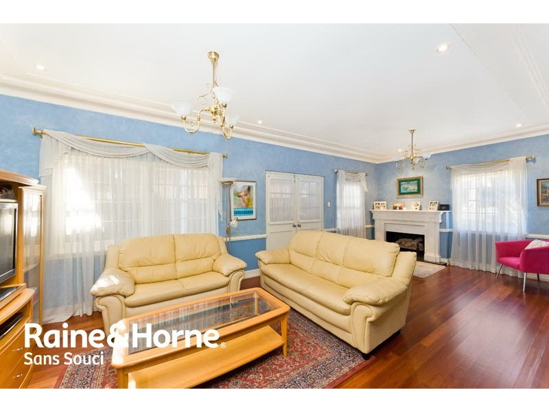 19 Bunyala Street, Carss Park NSW 2221