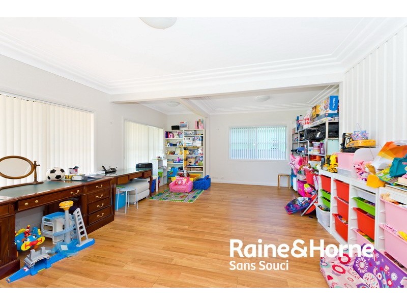 25 Bonanza Parade, Sans Souci NSW 2219