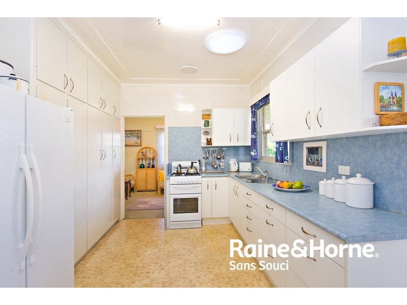 2 Johnston Avenue, Kogarah Bay NSW 2217