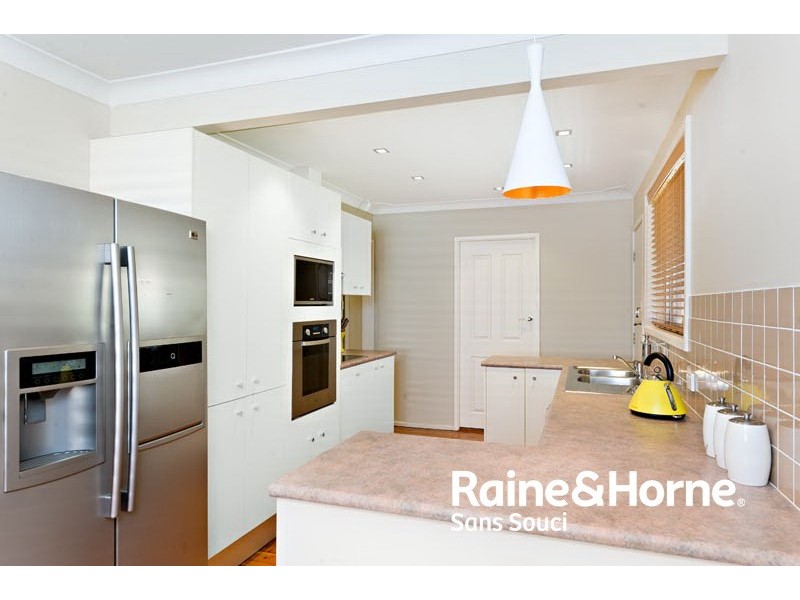 4 David Place, Peakhurst NSW 2210