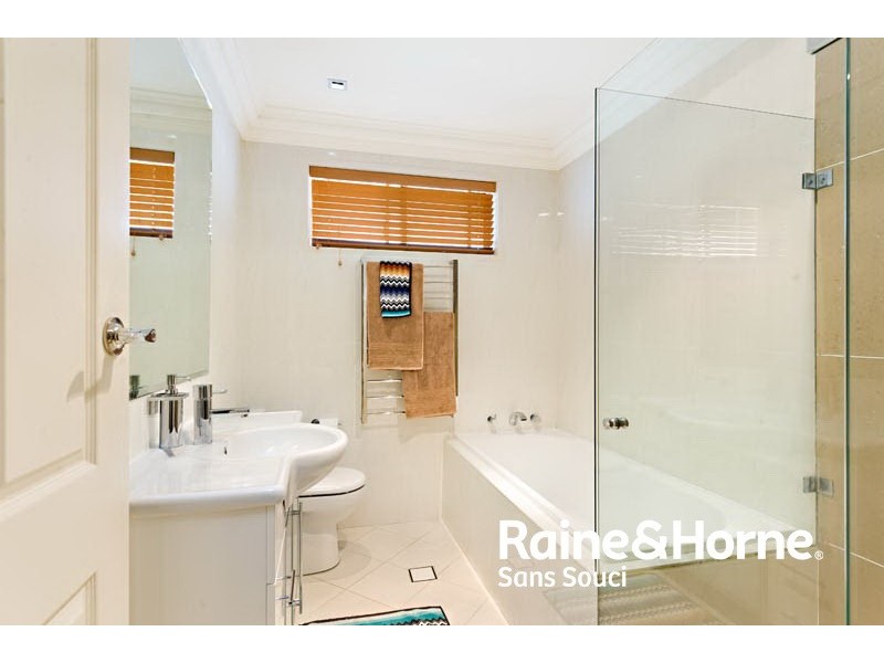 4 David Place, Peakhurst NSW 2210