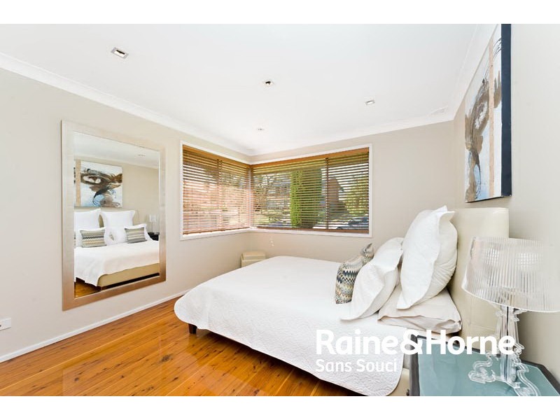 4 David Place, Peakhurst NSW 2210