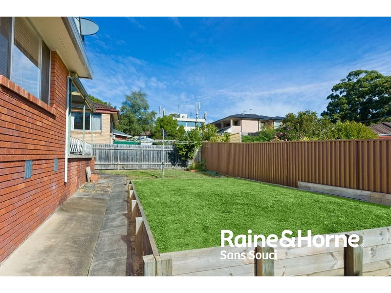 4 David Place, Peakhurst NSW 2210