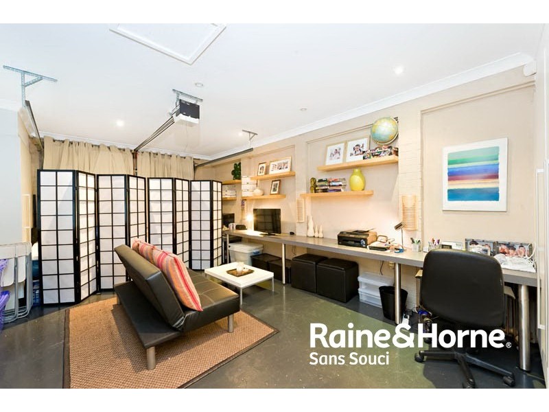 10 Chuter Avenue, Monterey NSW 2217