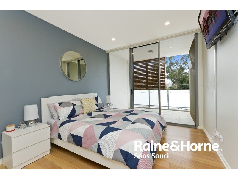 301A/2 Rowe Drive, Potts Hill NSW 2143