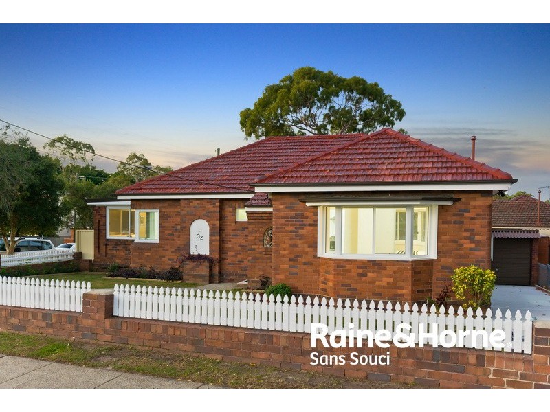 32 Carwar Avenue, Carss Park NSW 2221