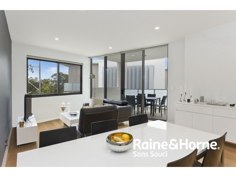 301A/2 Rowe Drive, Potts Hill NSW 2143