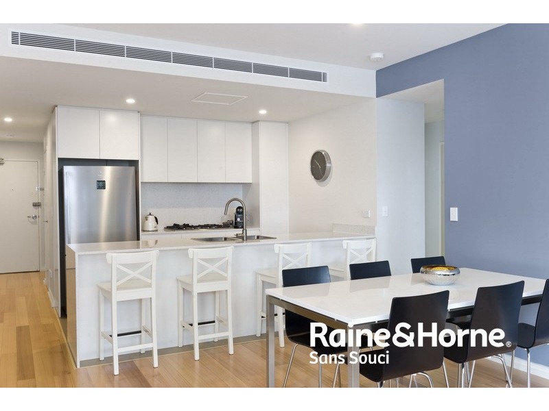 301A/2 Rowe Drive, Potts Hill NSW 2143