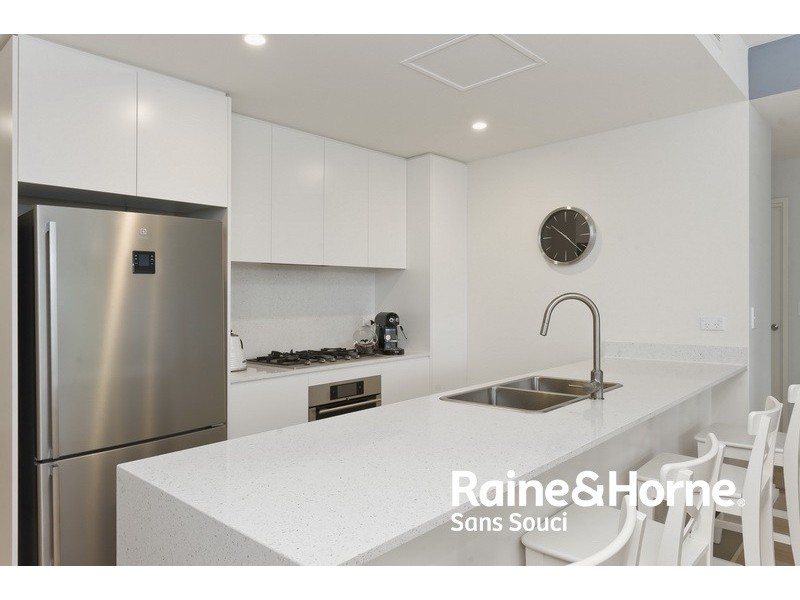 301A/2 Rowe Drive, Potts Hill NSW 2143