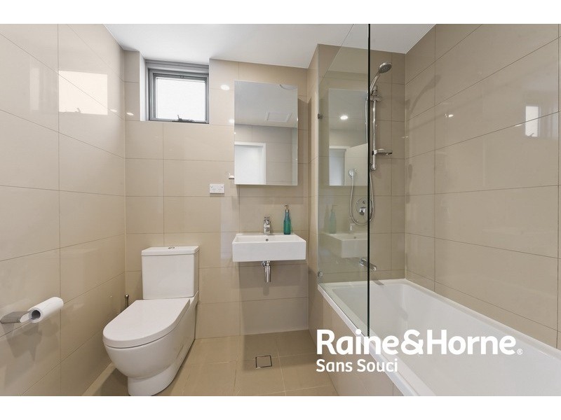 301A/2 Rowe Drive, Potts Hill NSW 2143