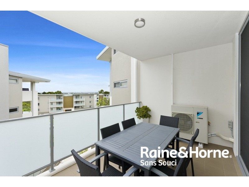 301A/2 Rowe Drive, Potts Hill NSW 2143