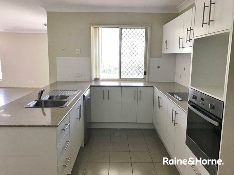 8 Franklin Street, North Lakes QLD 4509