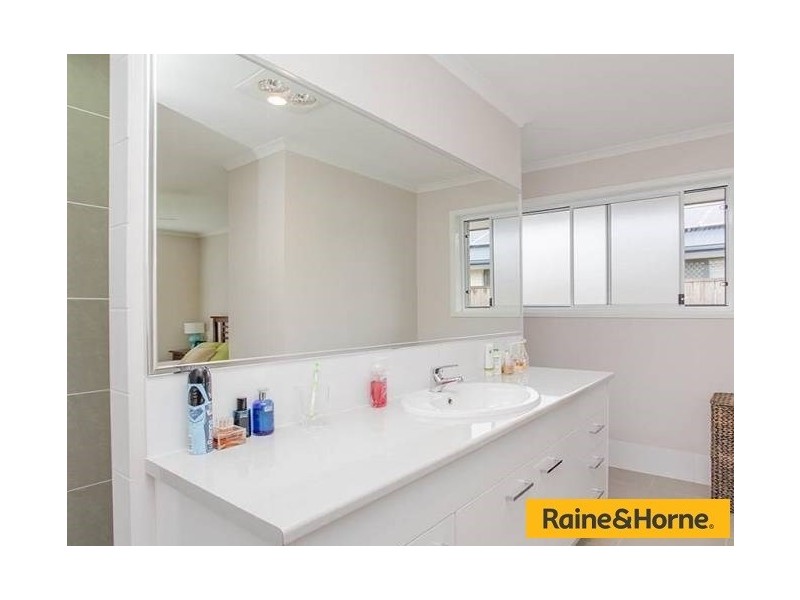 114 Summerfields Dr, Caboolture QLD 4510