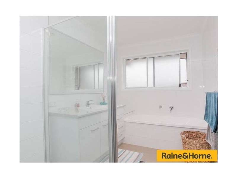 114 Summerfields Dr, Caboolture QLD 4510