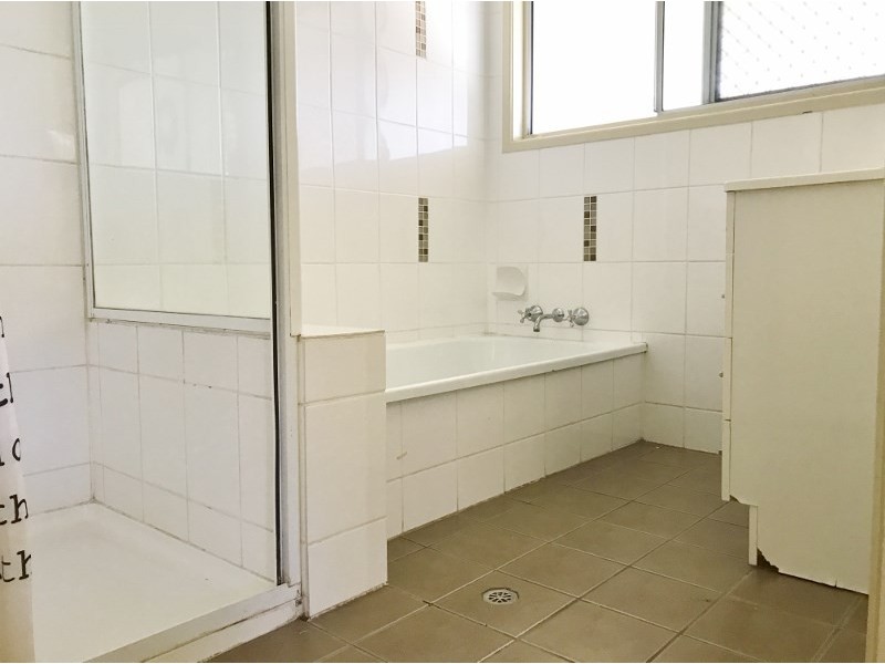 18 Rowe St, Caboolture QLD 4510