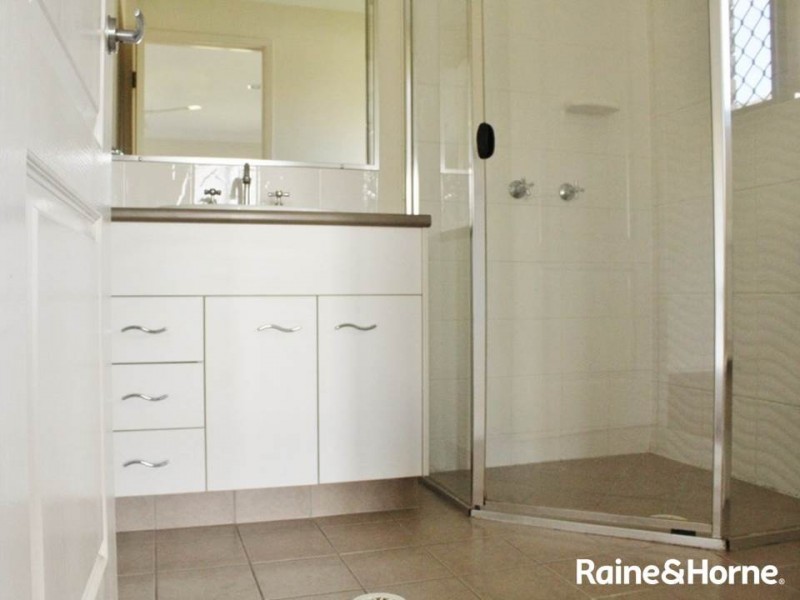 6 Shields Crt, Morayfield QLD 4506