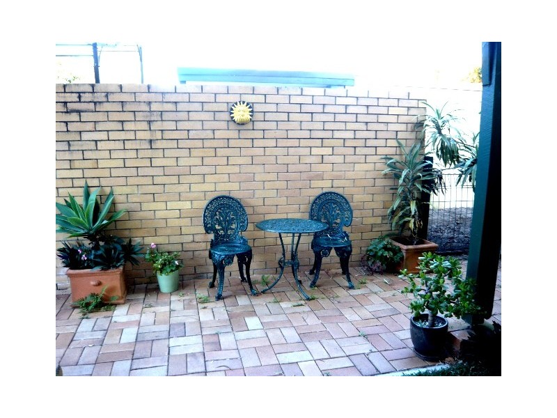 1/4 Gibson Road, Beachmere QLD 4510