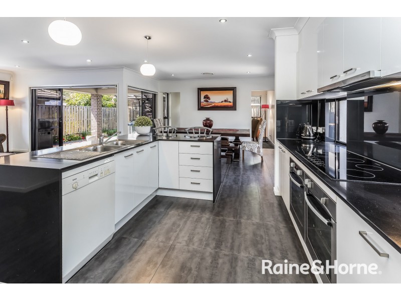 7 Hollow Crescent, Narangba QLD 4504