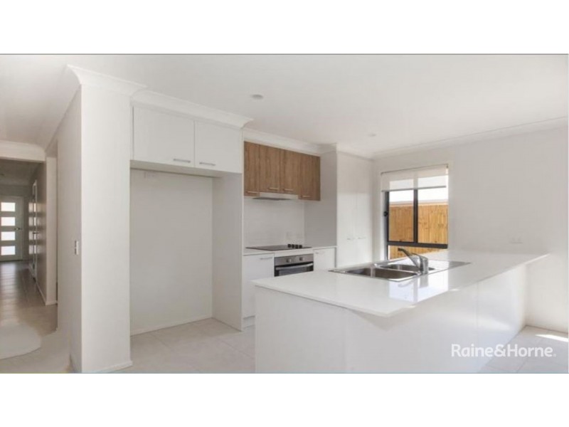 8 Smith Street, Burpengary QLD 4505