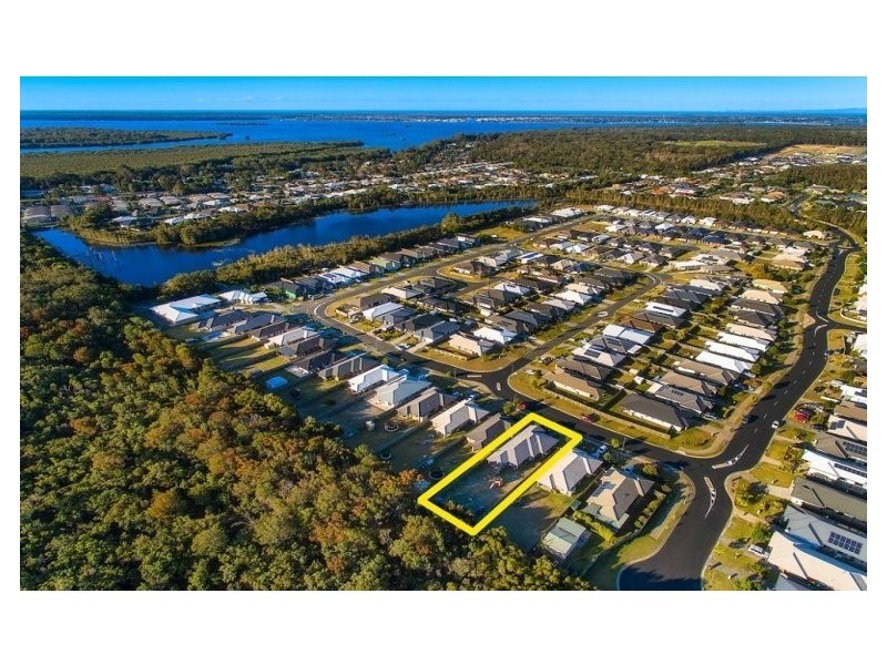 5 LAKESIDE CRESCENT, Ningi QLD 4511