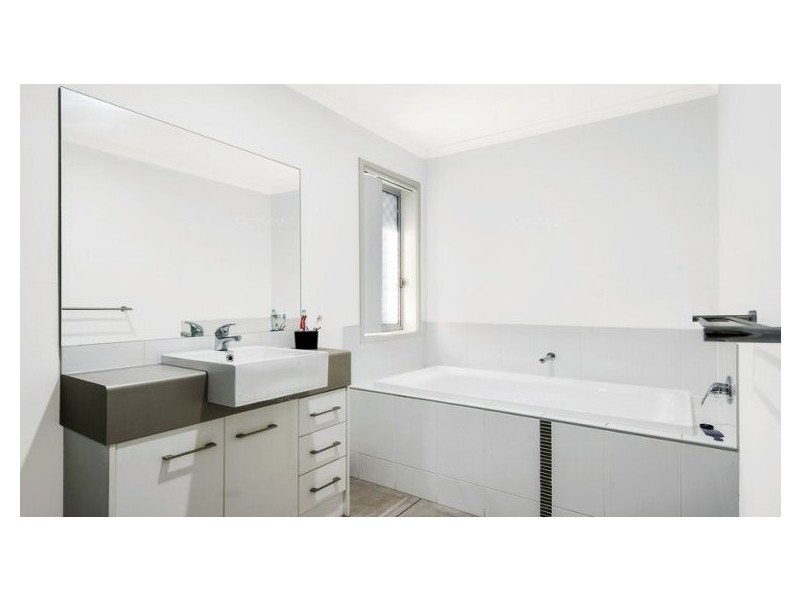 5 LAKESIDE CRESCENT, Ningi QLD 4511