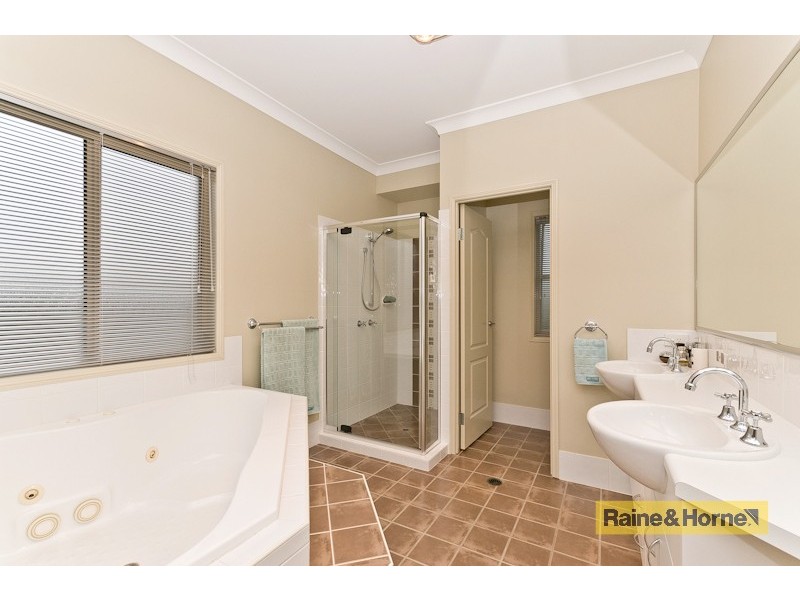31 Greenlinks Crescent, Narangba QLD 4504