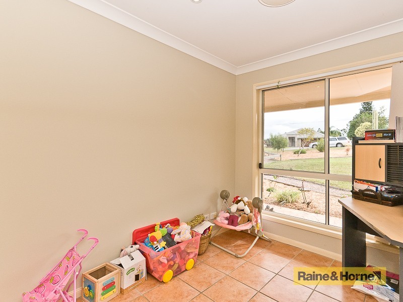 33 Linden Court, Morayfield QLD 4506