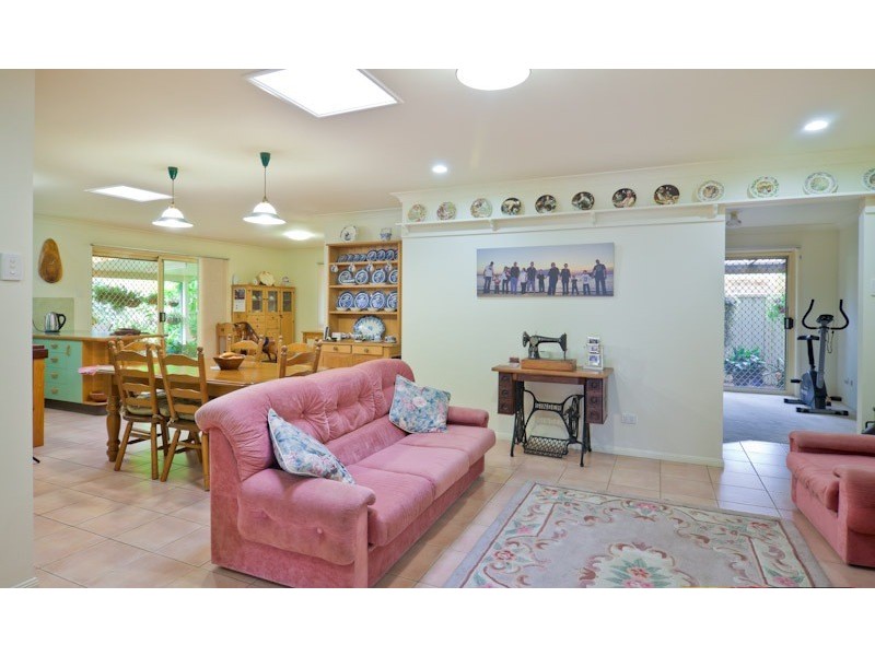 8 Brolga Avenue, Kallangur QLD 4503