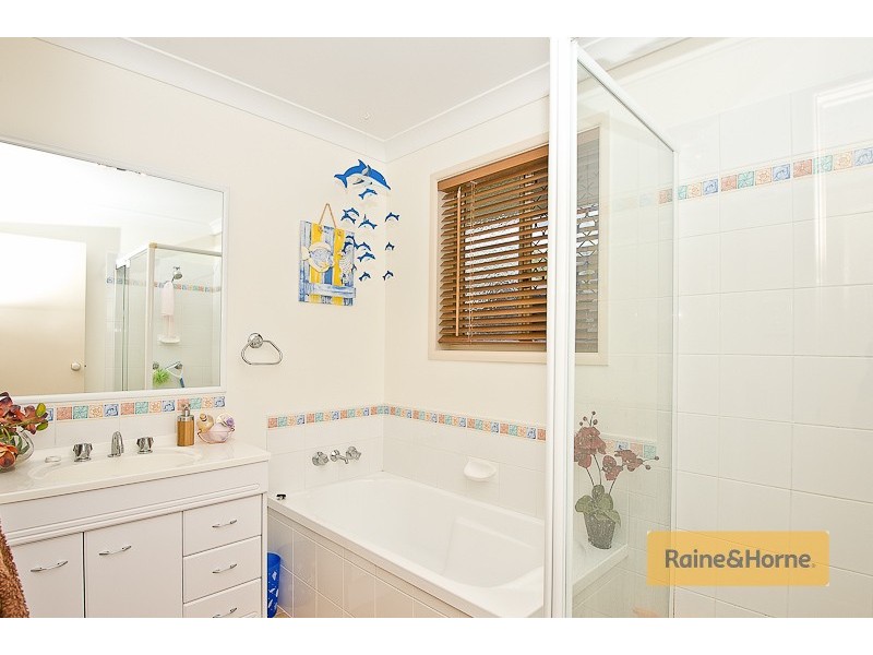 4 Chatswood Ct, Wamuran QLD 4512