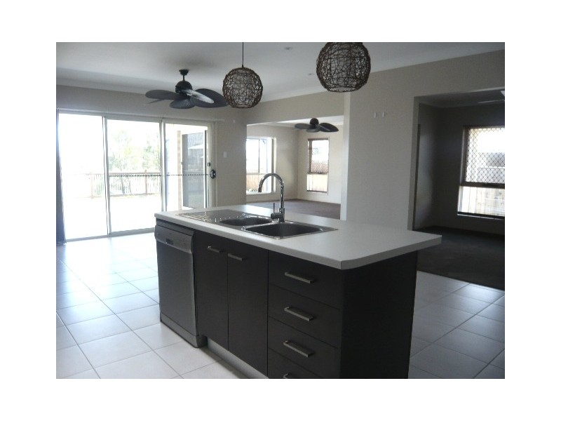 16 Coffey court, Beachmere QLD 4510