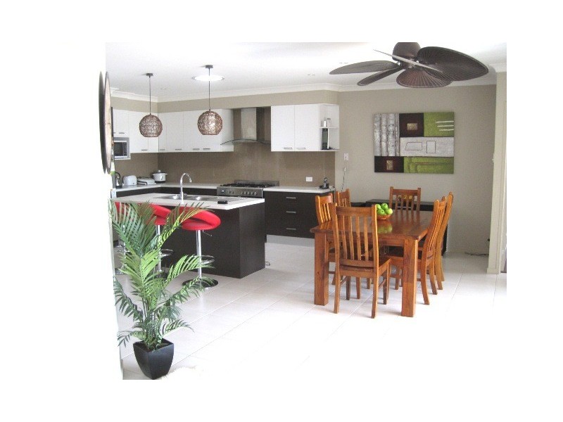 16 Coffey court, Beachmere QLD 4510
