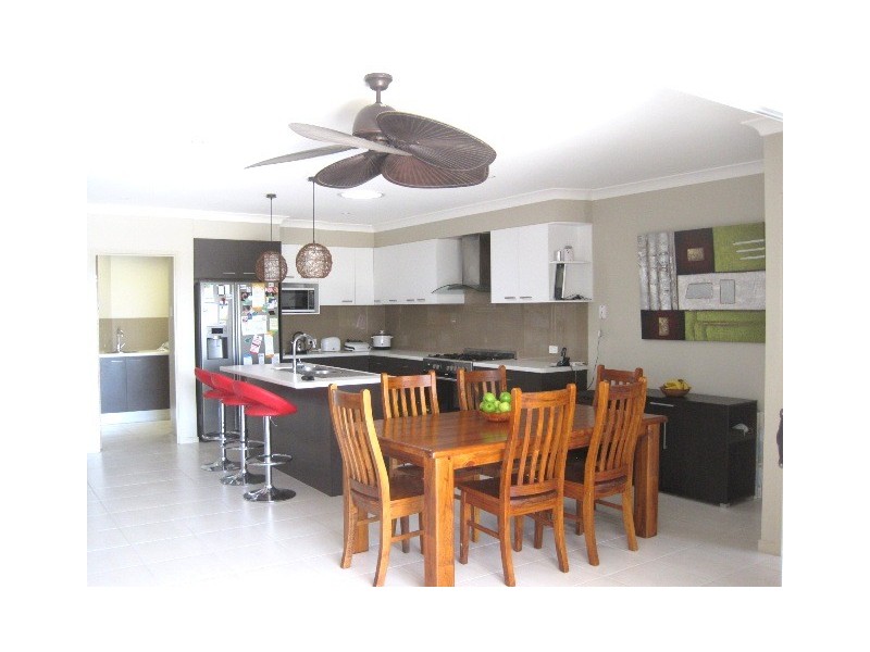 16 Coffey court, Beachmere QLD 4510