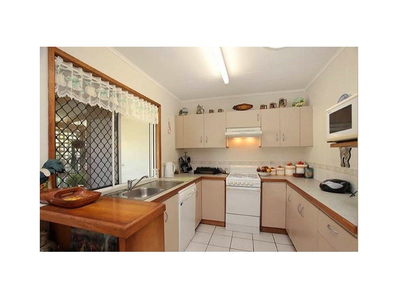 8 McGregor TCE, Beachmere QLD 4510