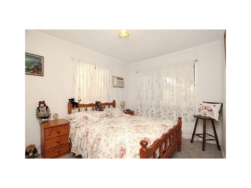 8 McGregor TCE, Beachmere QLD 4510