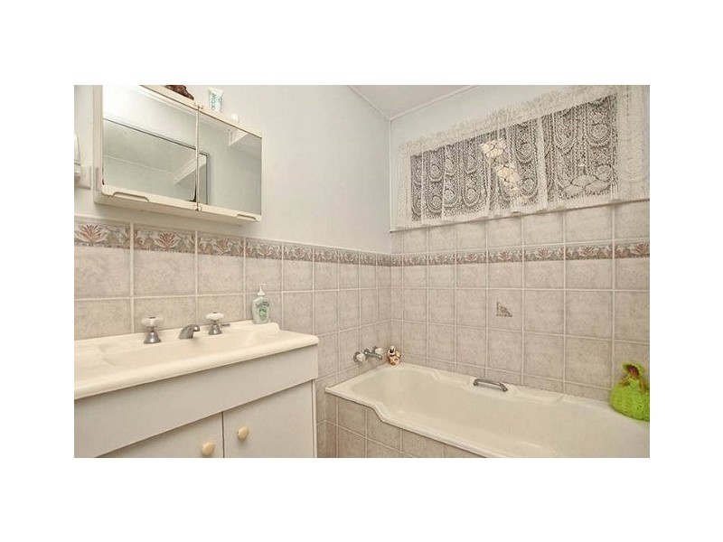 8 McGregor TCE, Beachmere QLD 4510