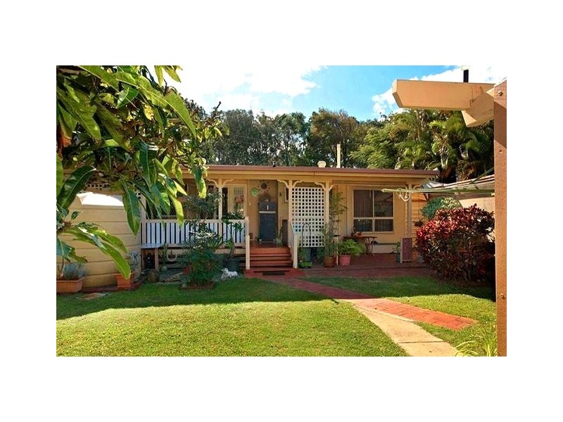 8 McGregor TCE, Beachmere QLD 4510