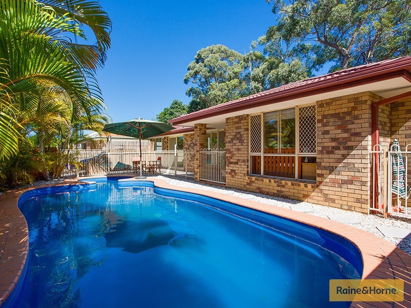35 Mountain Blue Dr, Kallangur QLD 4503