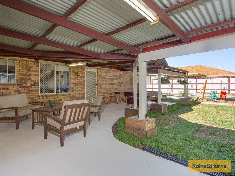 35 Mountain Blue Dr, Kallangur QLD 4503